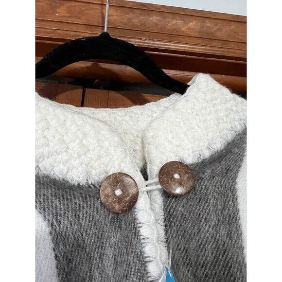 NWT Tresart Cache Women's Wool Alpaca Ecuadorian Poncho Cape Sweater One Size - Picture 7 of 11